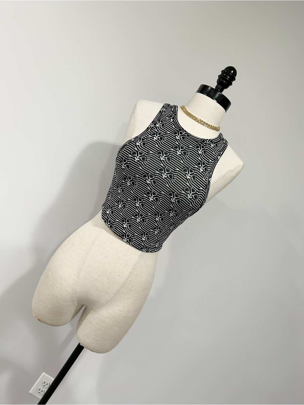 Zara Black & White Geo Pattern Crop Tank